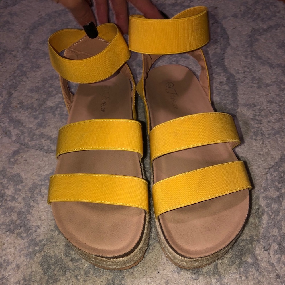 Yellow strap platform sandals!